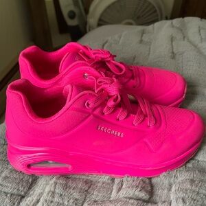 Sketcher sneakers, size 6.5, bright pink.